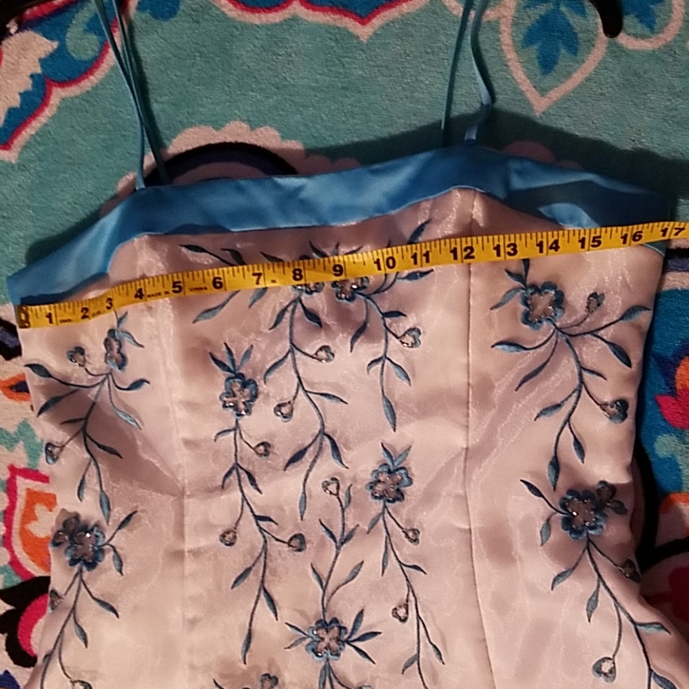 MASQUERADE PROM DRESS - Picture 4 of 8